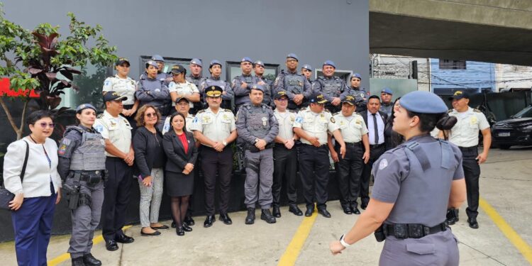 Policías fortalecen capacidades en filosofía de Policía Comunitaria en Brasil