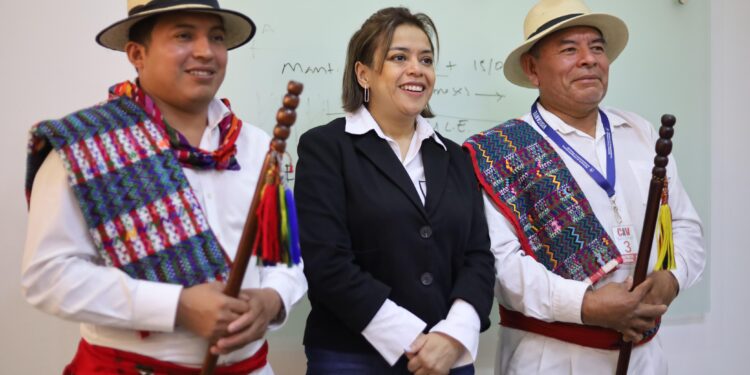 Líderes comunitarios de Rabinal y Cubulco sostienen diálogo con autoridades del CIV