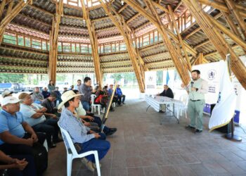 Entregan equipos para la conservación de suelos y agua en cuencas hidrográficas del país