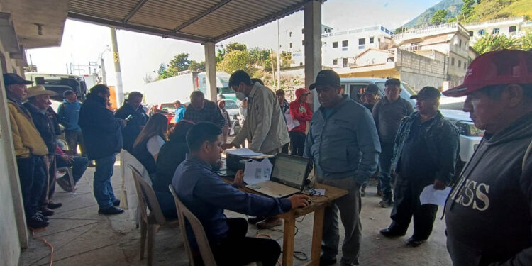 Continúan las entregas del Bono Campesino en Quetzaltenango