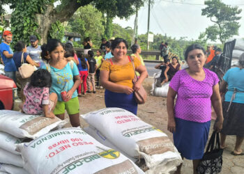 Familias agricultoras de Quetzaltenango reciben Bono Campesino