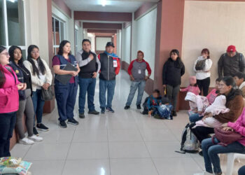 Familias con niños en desnutrición aguda reciben alimentos