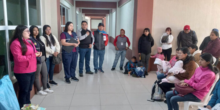 Familias con niños en desnutrición aguda reciben alimentos