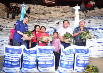 Familias de Chiquimula Jocotán reciben Bono Campesino