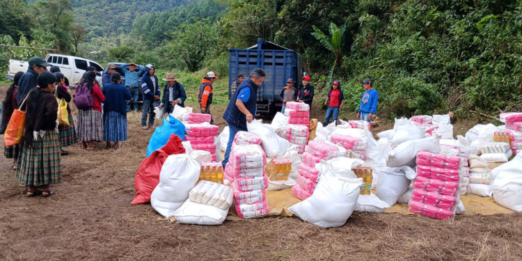 Familias de Tactic reciben asistencia alimentaria del Gobierno de Guatemala