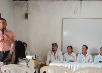 Ofrecen charla relativa al Gusano Barrenador en San Francisco, Petén