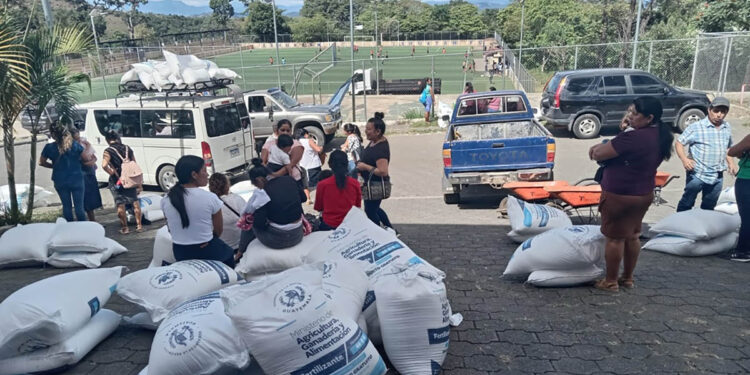 Productores de Totonicapán reciben el Bono Campesino