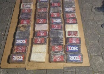 Otro golpe al narcotráfico: Capturados transportaban 41 paquetes con posible droga en vehículo