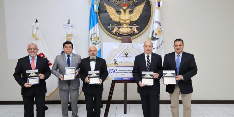 Con un sello postal único Guatemala conmemora los 150 años del Supremo Consejo Centroamericano del Grado 33