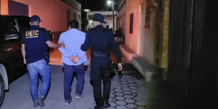 PNC captura a “coyote” con más de 620 mil quetzales en Zacapa