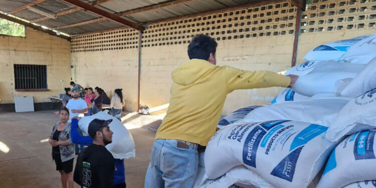 Bono Campesino se entrega en Santa Cruz Naranjo