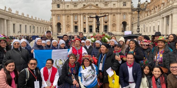 Celebran ceremonia eucarística en honor al Cristo de Esquipulas en la Basílica de San Pedro