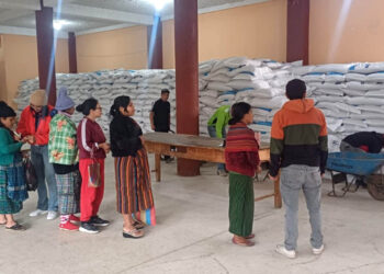 En Totonicapán reciben el Bono Campesino