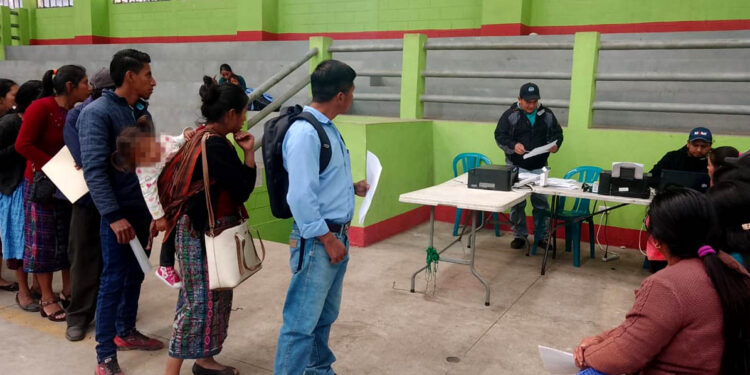 Más familias reciben el Bono Campesino