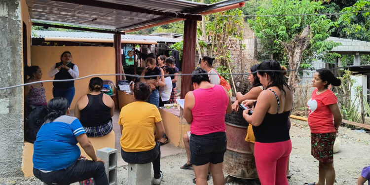 Mujeres integrantes de CADER fortalecen conocimientos en economía rural