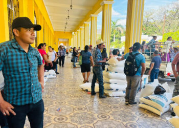 Productores de El Progreso reciben Bono Campesino