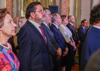Embajador guatemalteco participa en el saludo de la Presidenta de Perú al Cuerpo Diplomático