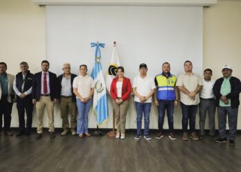 Necesidades viales de 38 comunidades de Izabal son atendidas por el CIV