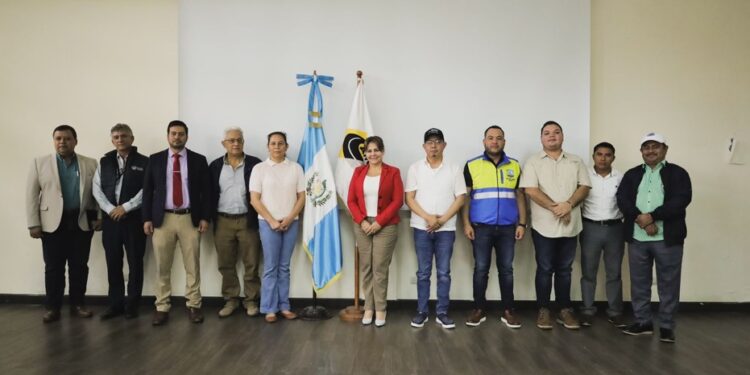Necesidades viales de 38 comunidades de Izabal son atendidas por el CIV