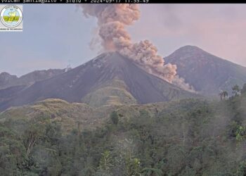 Volcán Santiaguito mantiene alta actividad: INSIVUMEH advierte sobre riesgos y medidas preventivas