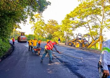 Avances en la rehabilitación de la ruta departamental QUE-03 benefician a la población y economía local