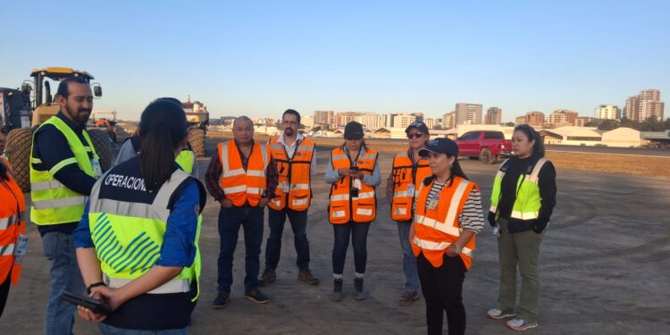 Supervisan avances en reconstrucción de pista de taxeo en el Aeropuerto Internacional La Aurora para verificar