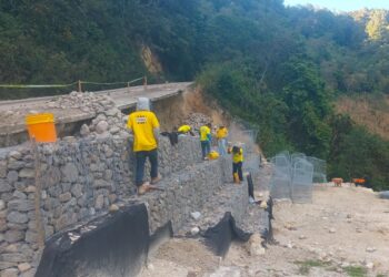 Reactivación de trabajos en ruta de acceso a Lago de Atitlán garantizan acceso a población y turismo