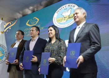 Para construir viviendas resilientes a fenómenos naturales firman alianza INSIVUMEH y el Colegio de Arquitectos de Guatemala