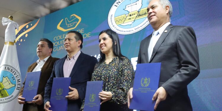 Para construir viviendas resilientes a fenómenos naturales firman alianza INSIVUMEH y el Colegio de Arquitectos de Guatemala