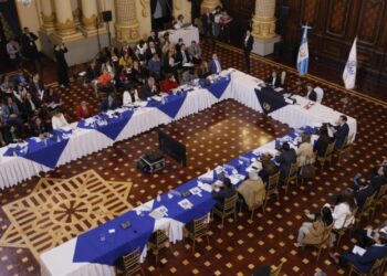 Atención a migrantes y medidas anticipatorias por efectos climáticos son abordados en Conasan