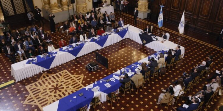 Atención a migrantes y medidas anticipatorias por efectos climáticos son abordados en Conasan