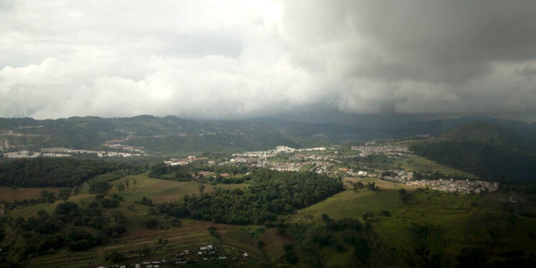 Bajas temperaturas y lluvias podrían afectar a 77 municipios