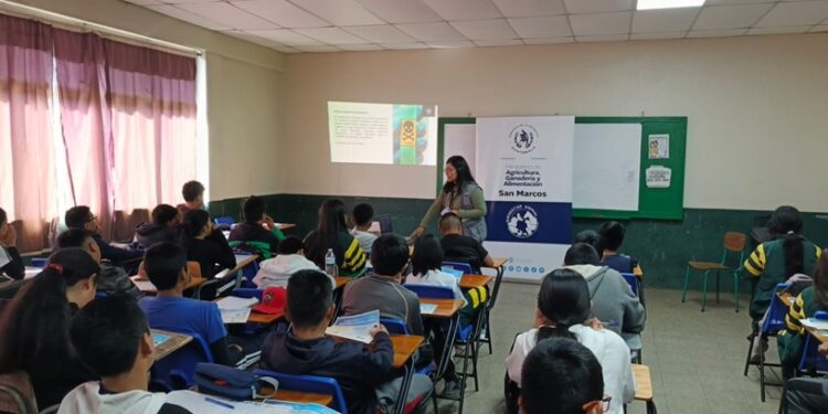 Brindan charla relativa a protección animal a estudiantes de la EFA de San Marcos