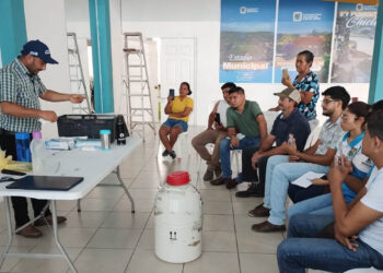 Capacitan a productores en inseminación artificial y mejoramiento genético bovino