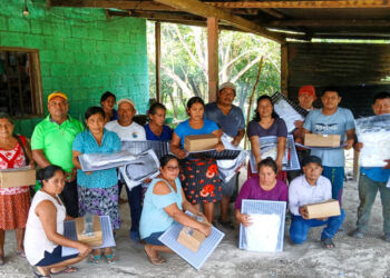 Con entrega de equipos fortalecen sector apícola en Petén