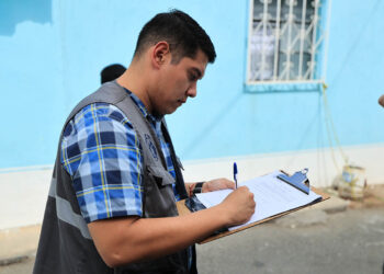 En Mixco entregan notificación por caso de Maltrato Animal