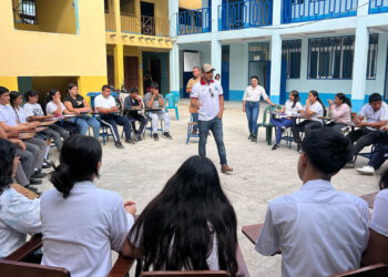 Estudiantes y docentes de El Progreso aprenden de nutrición y huertos escolares