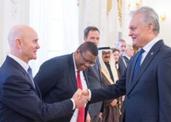 Embajador de Guatemala saludó al Presidente de Lituania como parte de una visita de trabajo a ese país