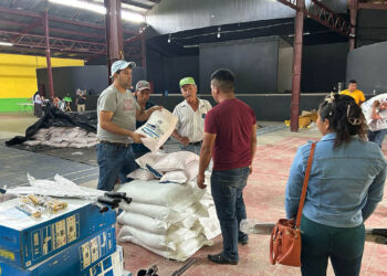 Más familias de Poptún reciben el Bono Campesino