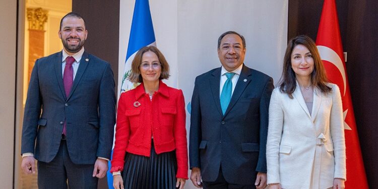 Cancillería de Guatemala recibe a delegación comercial turca para impulsar el comercio bilateral