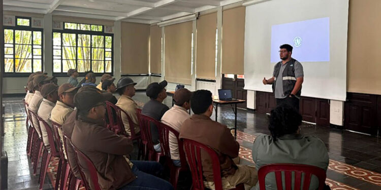 UBA capacita a trabajadores y voluntarios del zoológico La Aurora