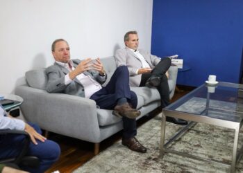 Autoridades discuten mejoras en aeropuertos para fortalecer el turismo y la conectividad aérea