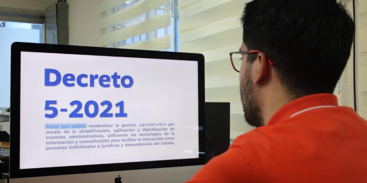 La UNCOSU facilita el registro en línea para empresas de televisión por cable en Guatemala