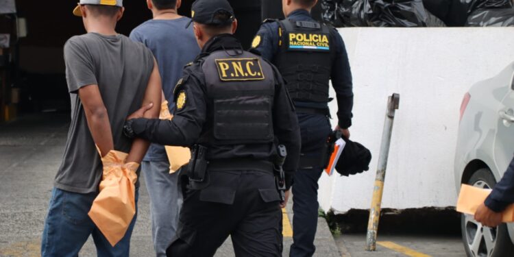 Arrestan a presuntos pandilleros tras ataque armado en centro histórico