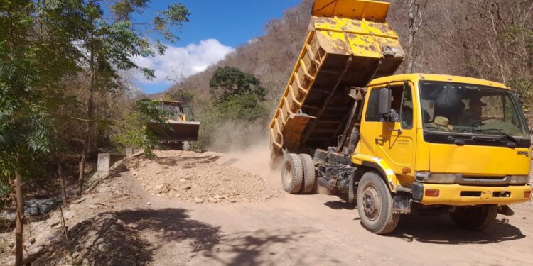 Más de 13,600 personas beneficiadas con mejoras en 98.8 kilómetros de carreteras rurales en Sansare