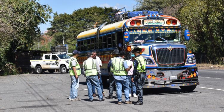Colaboradores de la DGT son capacitados por PROVIAL en temas de seguridad vial