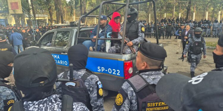 Trasladan a peligrosos expandilleros a Renovación 1