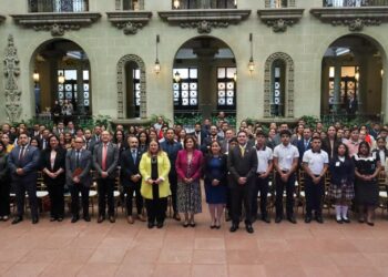 Ejecutivo lanza estrategia para proteger a la juventud y promover el uso seguro del internet