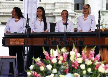 Increíble fiesta musical se vivió en la Plaza de la Constitución