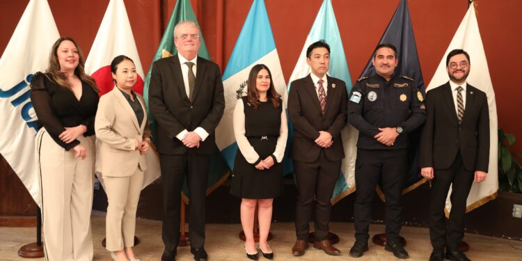 Mandos policiales se especializan en Policía Comunitaria